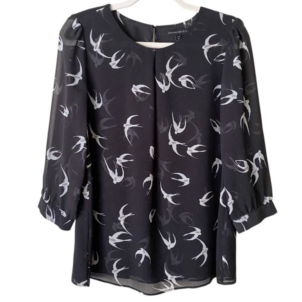 Banana Republic | Swallow Bird Print Blouse Top 3/4 Sleeves Gray White Petite M - Picture 2 of 9
